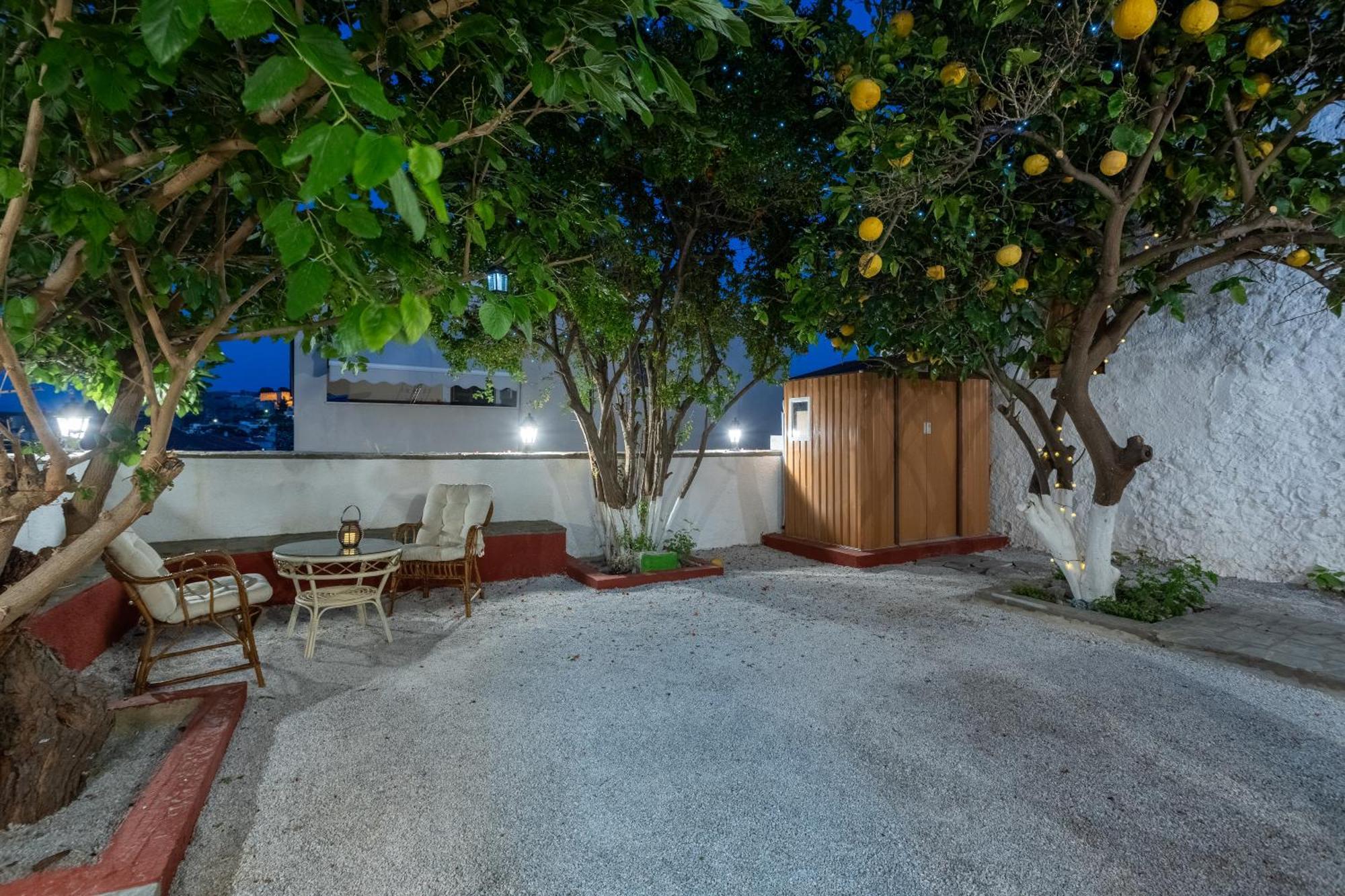 Spacious Home With Yard, Mytilene Lesvos Kültér fotó