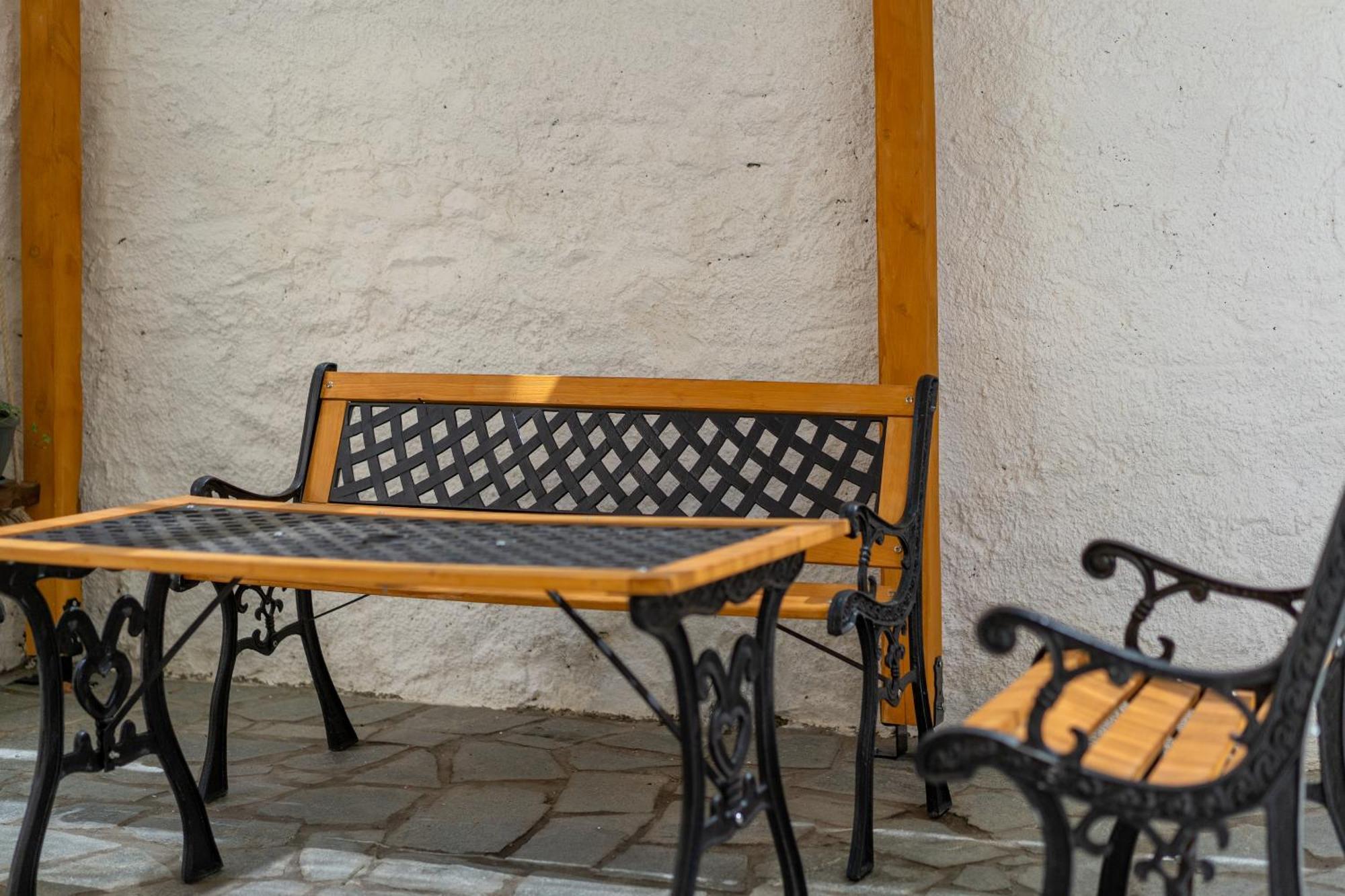 Spacious Home With Yard, Mytilene Lesvos Kültér fotó