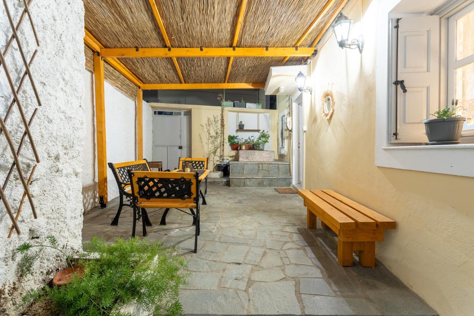 Spacious Home With Yard, Mytilene Lesvos Kültér fotó