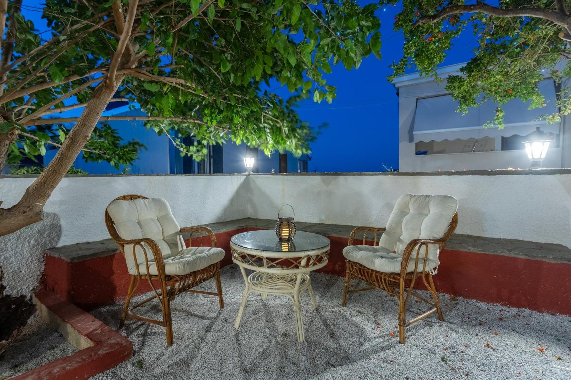 Spacious Home With Yard, Mytilene Lesvos Kültér fotó