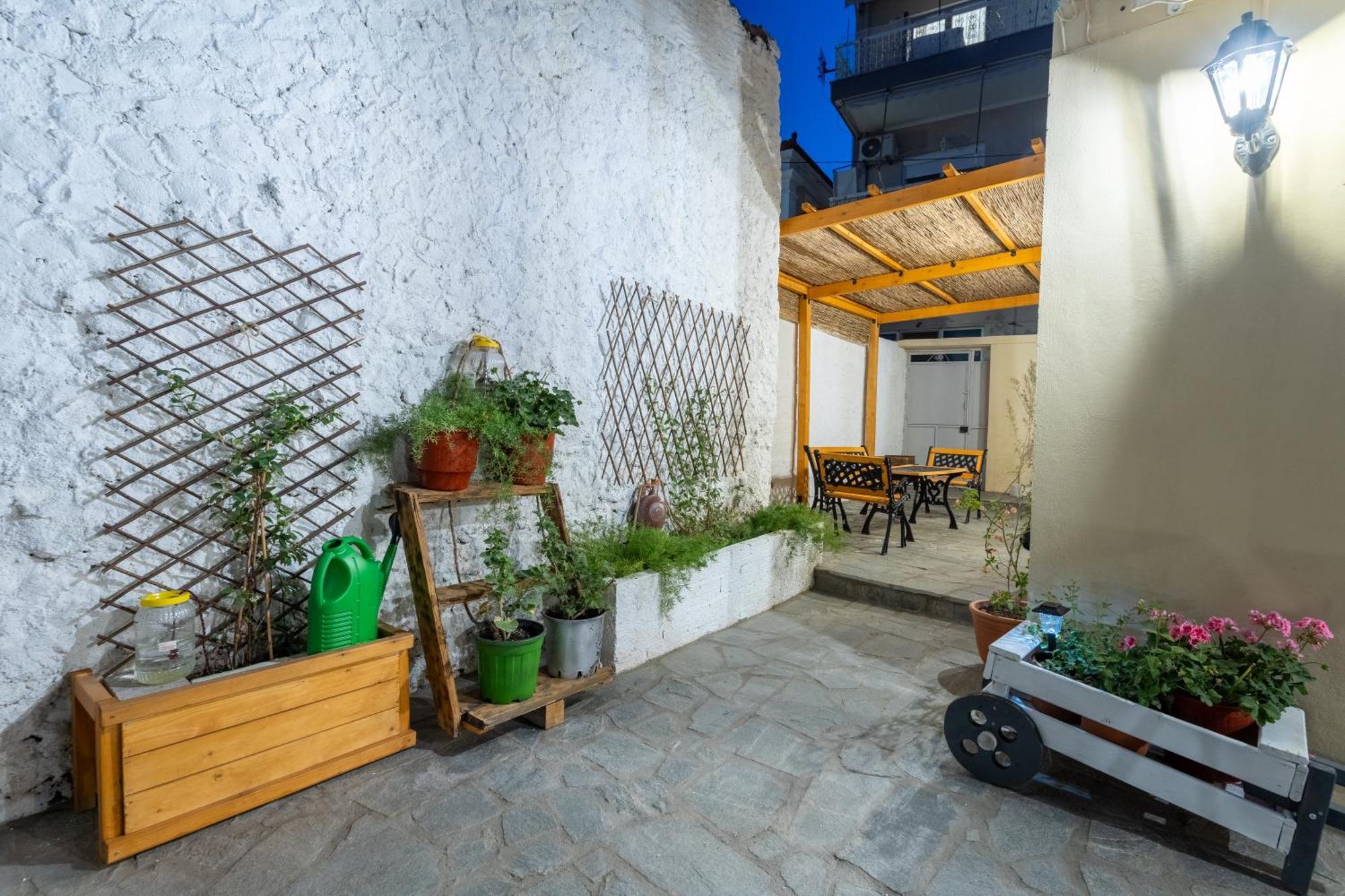 Spacious Home With Yard, Mytilene Lesvos Kültér fotó