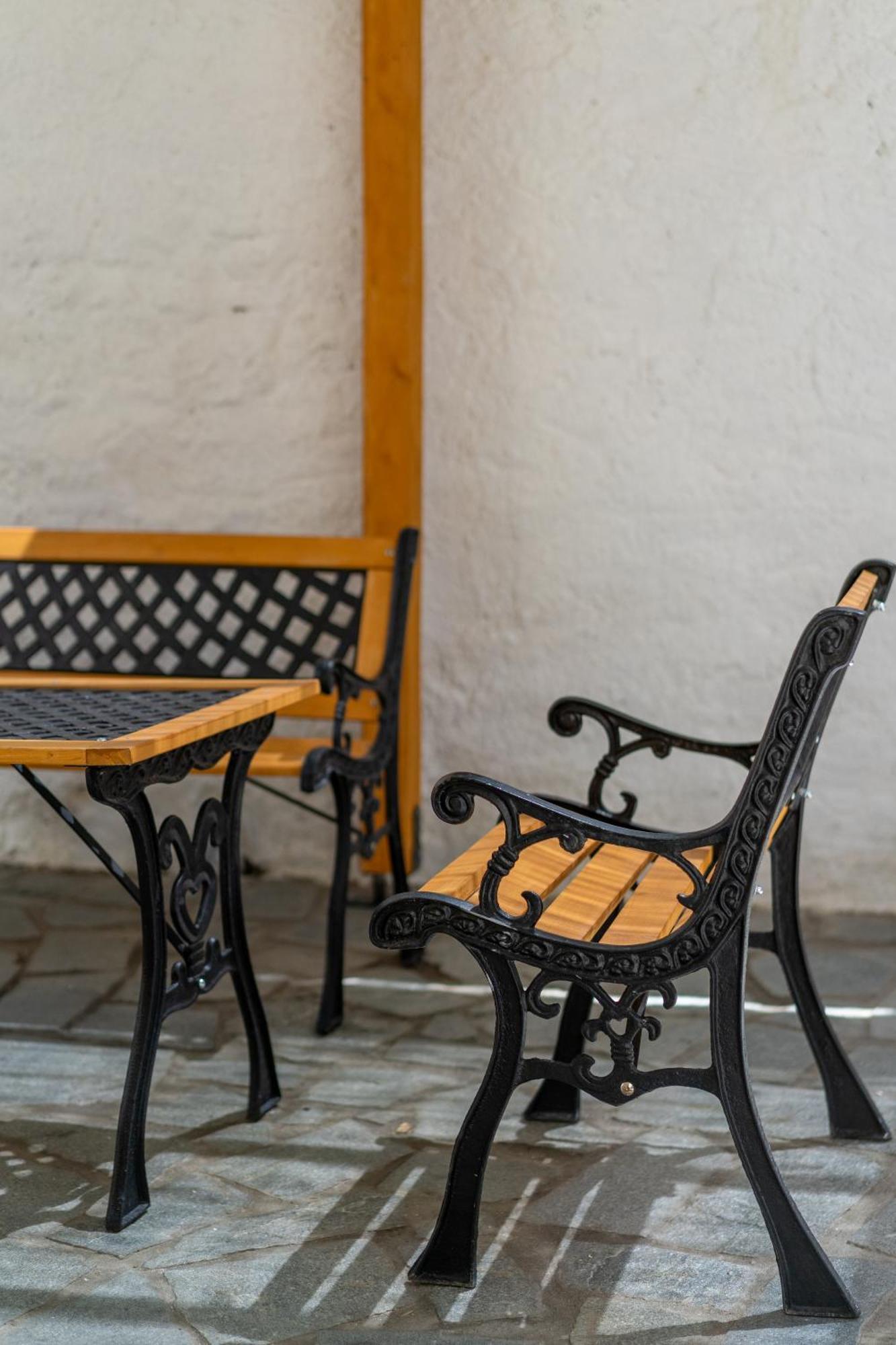 Spacious Home With Yard, Mytilene Lesvos Kültér fotó