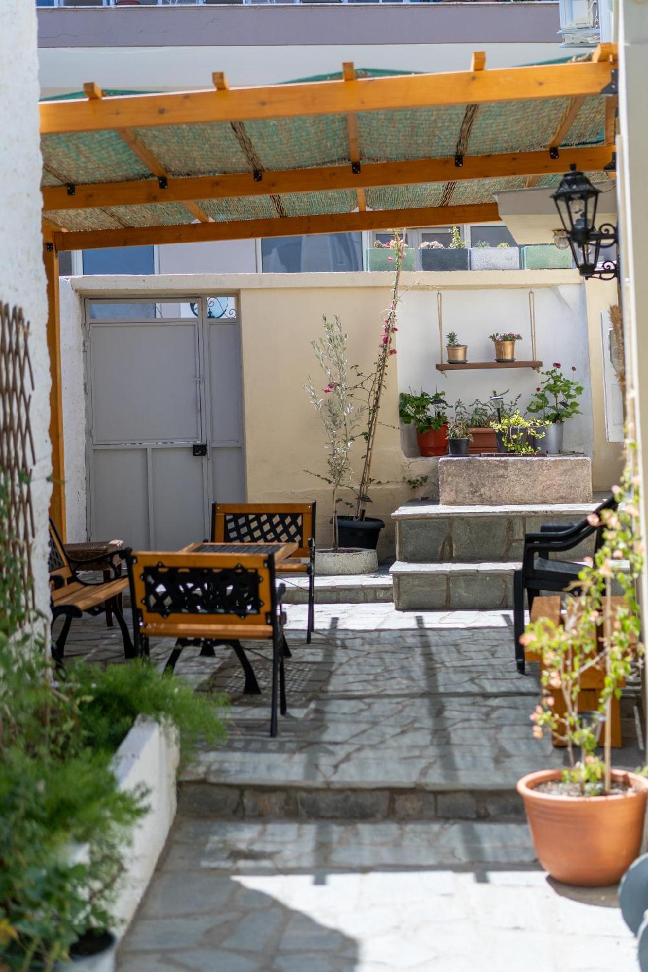 Spacious Home With Yard, Mytilene Lesvos Kültér fotó