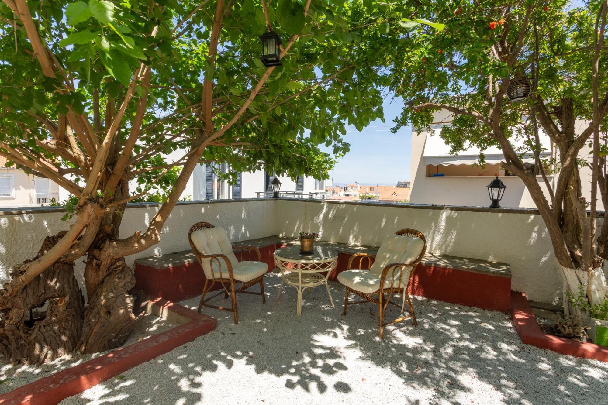 Spacious Home With Yard, Mytilene Lesvos Kültér fotó