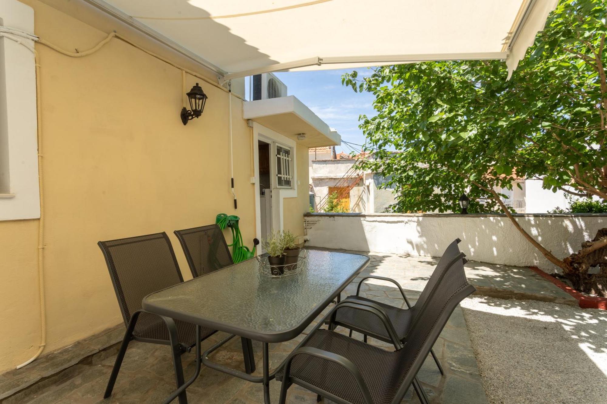 Spacious Home With Yard, Mytilene Lesvos Kültér fotó
