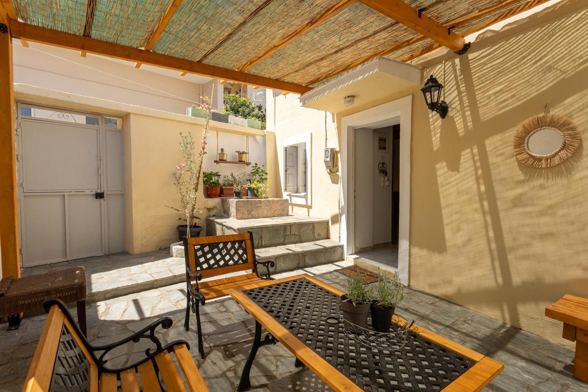 Spacious Home With Yard, Mytilene Lesvos Kültér fotó