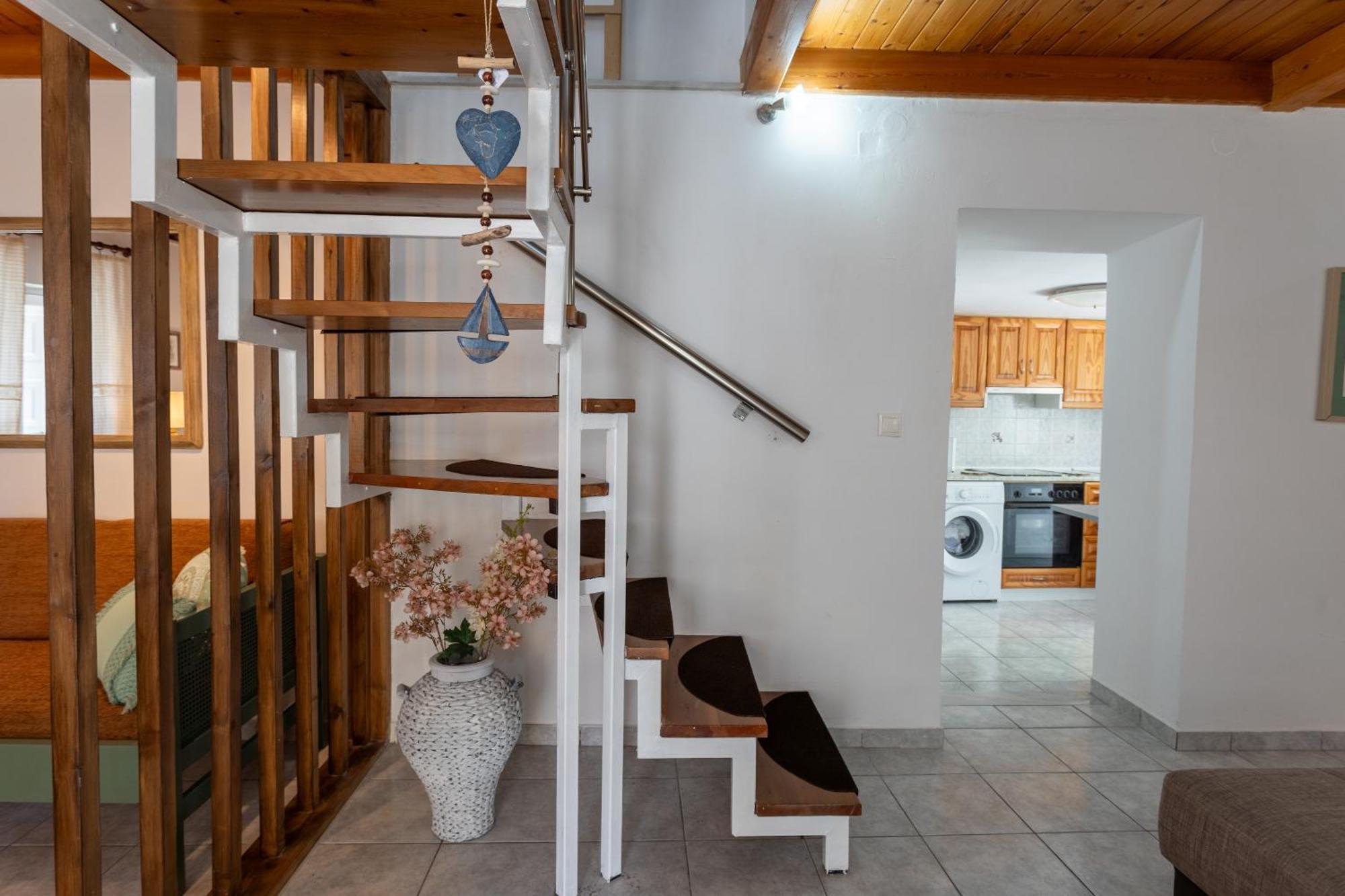 Spacious Home With Yard, Mytilene Lesvos Kültér fotó