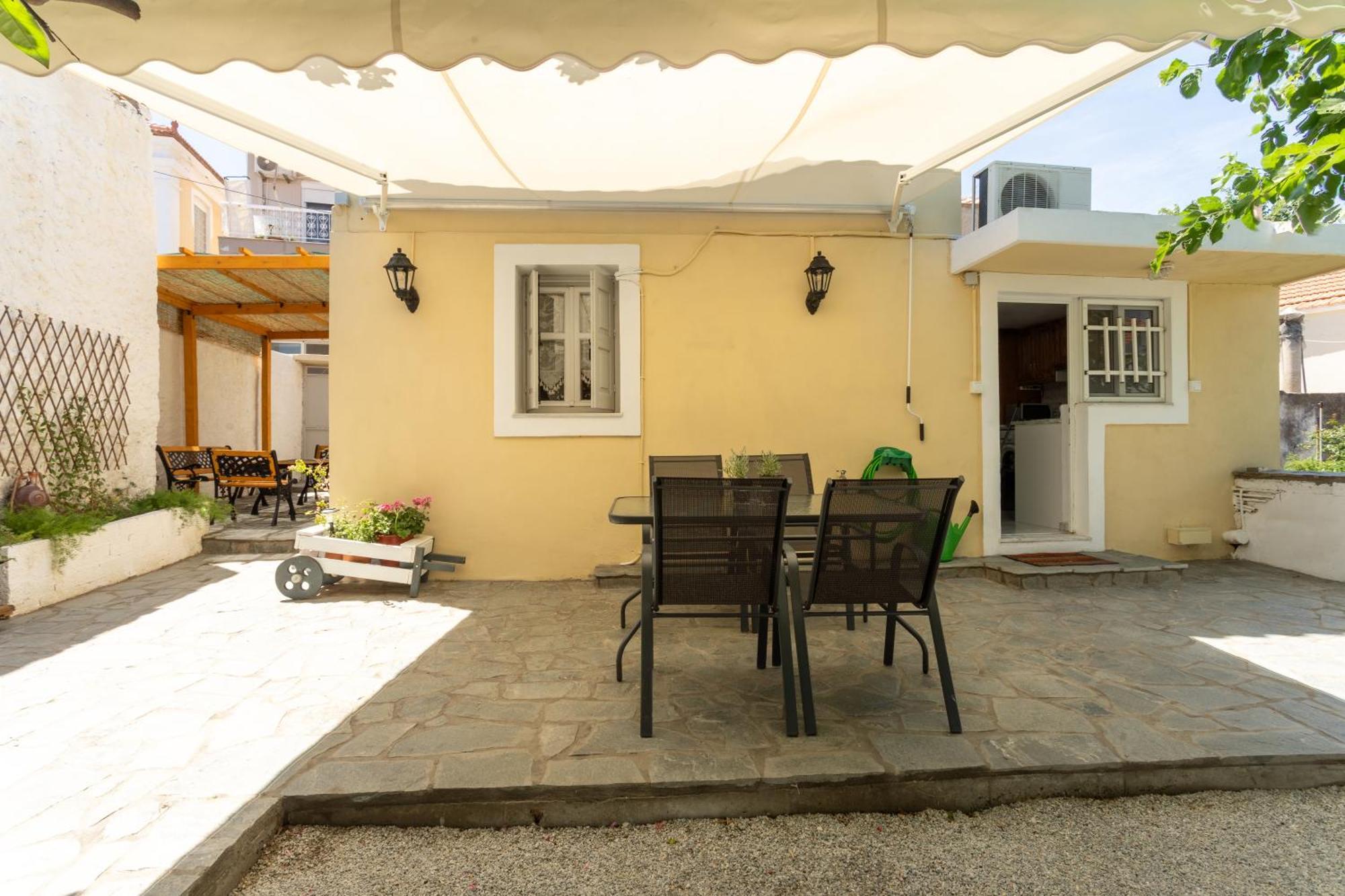 Spacious Home With Yard, Mytilene Lesvos Kültér fotó