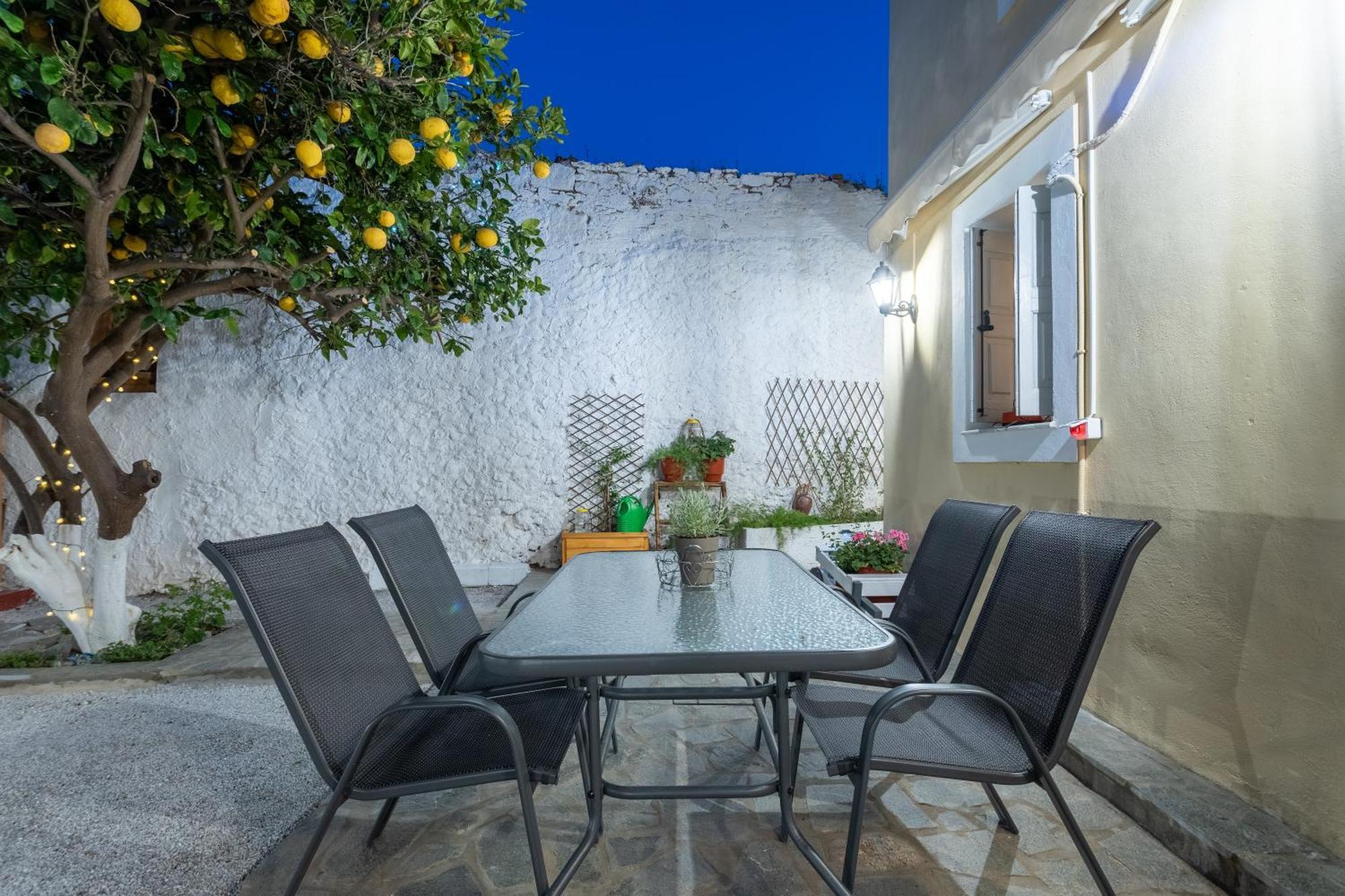 Spacious Home With Yard, Mytilene Lesvos Kültér fotó