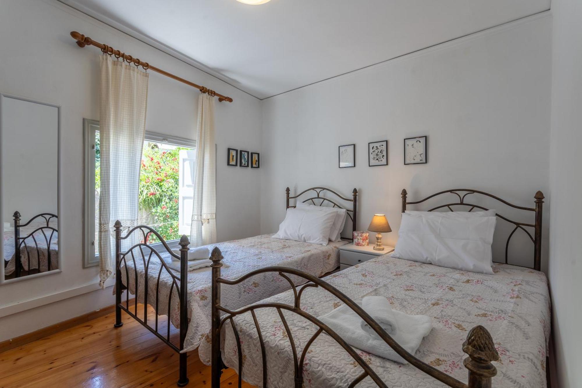Spacious Home With Yard, Mytilene Lesvos Kültér fotó