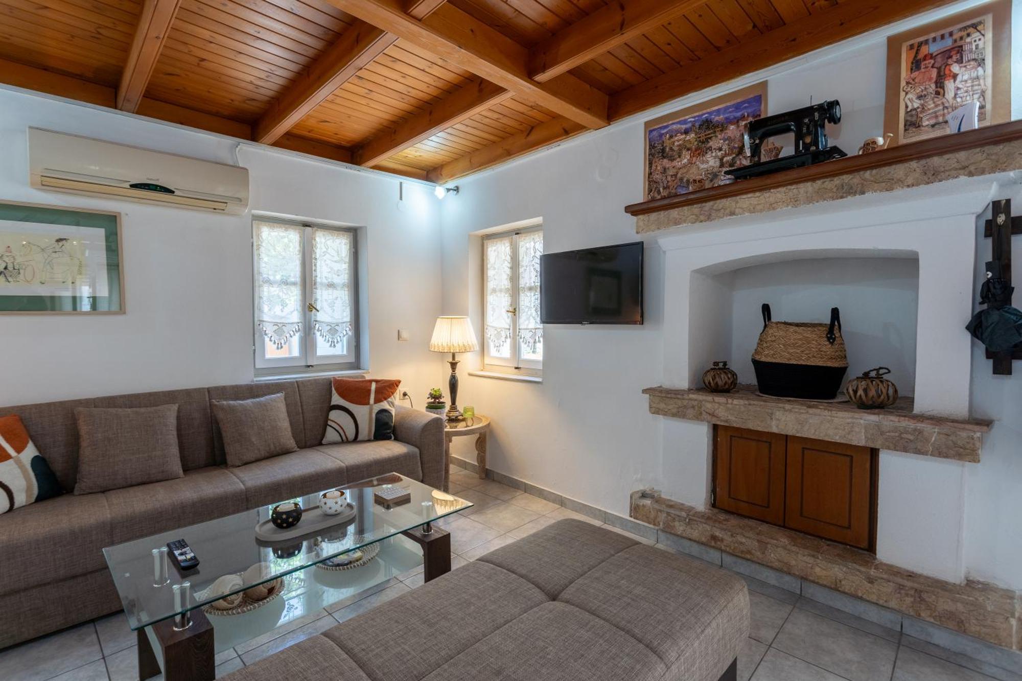 Spacious Home With Yard, Mytilene Lesvos Kültér fotó