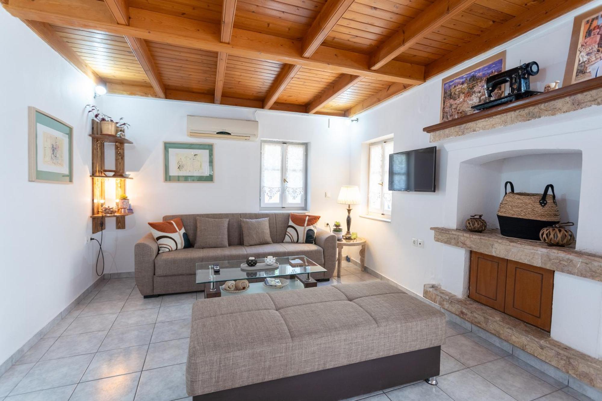 Spacious Home With Yard, Mytilene Lesvos Kültér fotó
