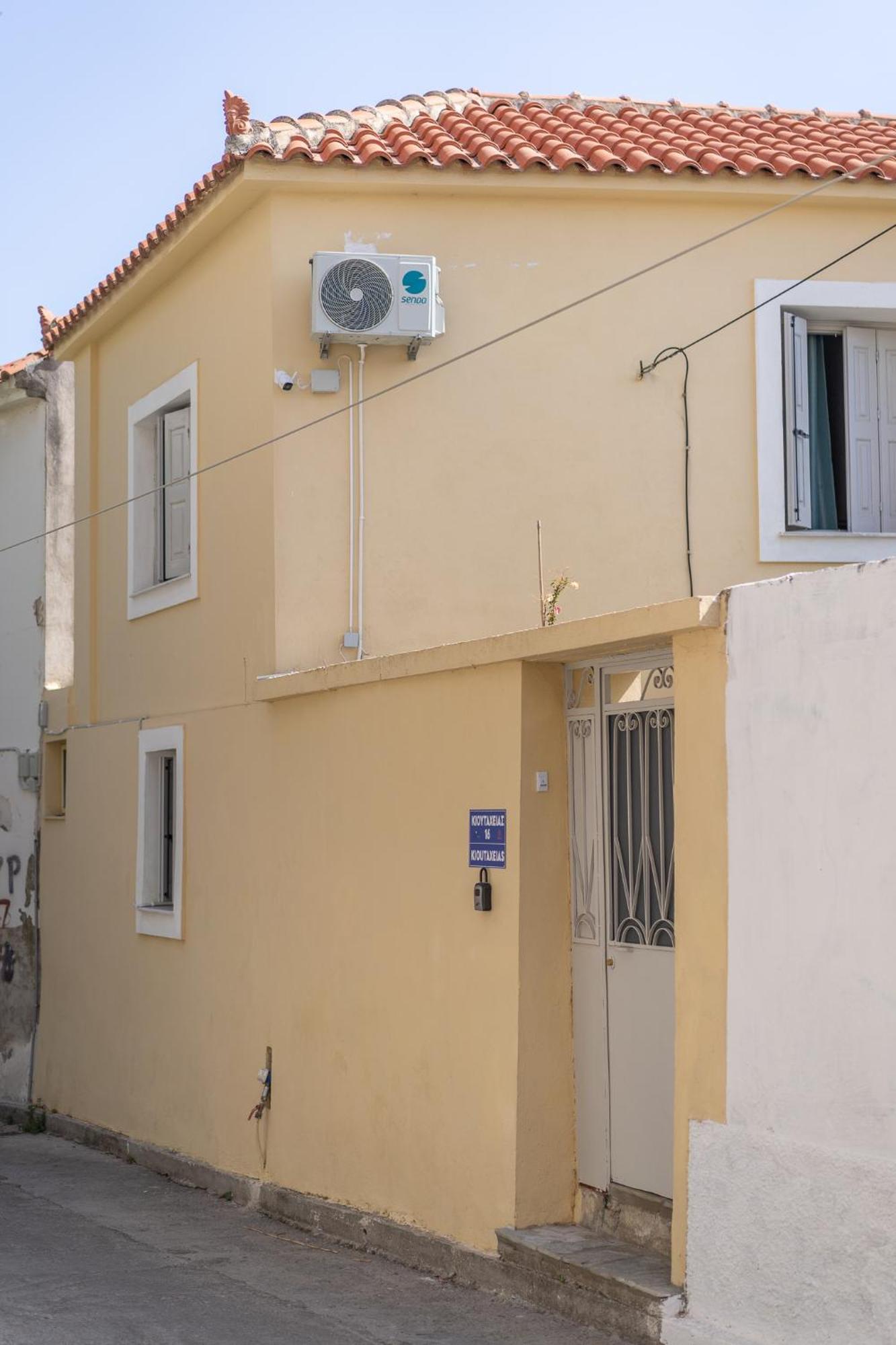 Spacious Home With Yard, Mytilene Lesvos Kültér fotó