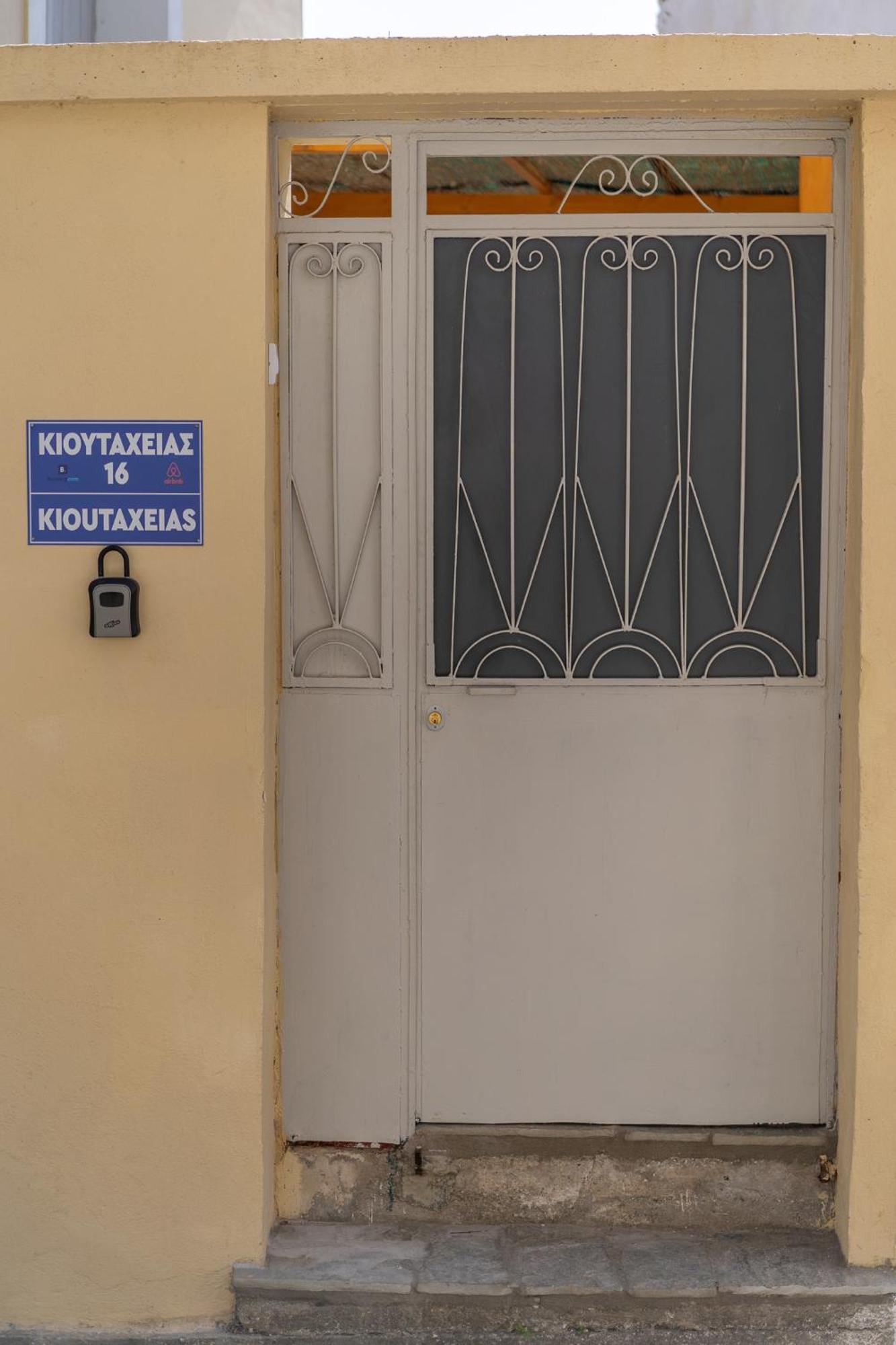 Spacious Home With Yard, Mytilene Lesvos Kültér fotó